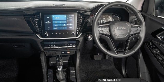 Isuzu mu-X 1.9TD LS Isuzu-MU-X-LSE-dash-facelift-2025.05.jpg