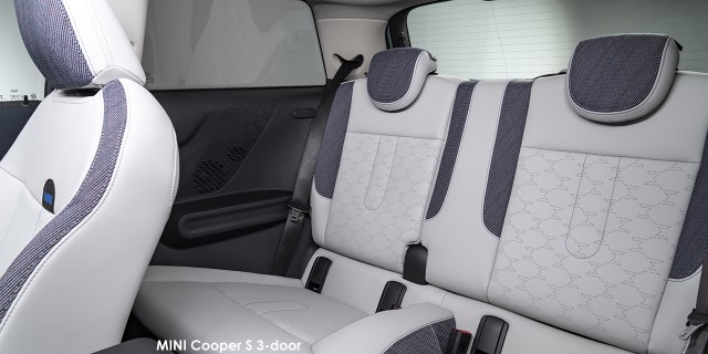 MINI Cooper S 3-door MINI-Cooper-S-3-door-Classic-P90536630--2024.jpg