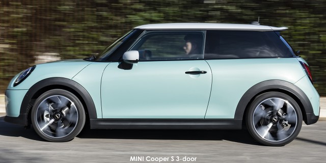 MINI Cooper S 3-door MINI-Cooper-S-3-door-Classic-P90542423--2024.jpg