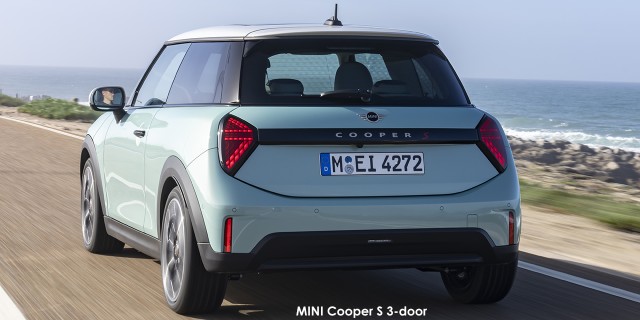 MINI Cooper S 3-door MINI-Cooper-S-3-door-Classic-P90542429--2024.jpg