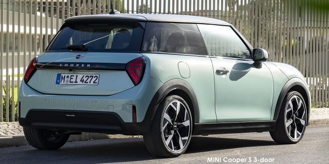 MINI Cooper S 3-door MINI-Cooper-S-3-door-Classic-P90542432--2024.jpg