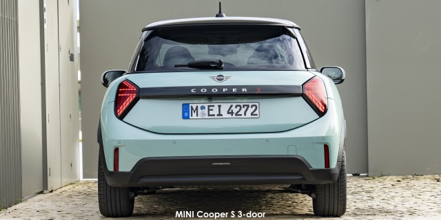 MINI Cooper S 3-door MINI-Cooper-S-3-door-Classic-P90542436--2024.jpg