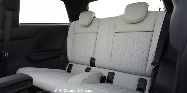MINI Cooper S 3-door MINI-Cooper-S-3-door-Classic-P90551202--2024.jpg