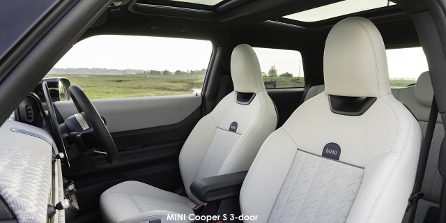 MINI Cooper S 3-door MINI-Cooper-S-3-door-Classic-P90551226--2024.jpg