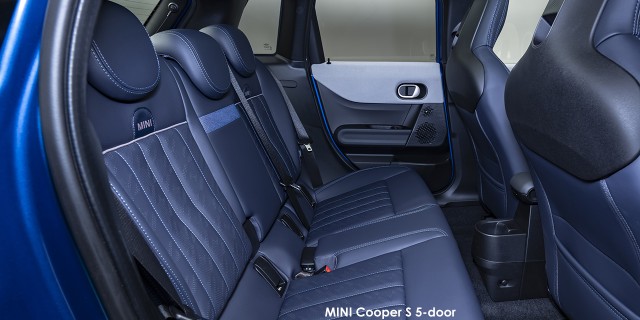 MINI Cooper S 5-door MINI-Cooper-S-5-door-Favoured-trim-P90553922-2024.09.jpg
