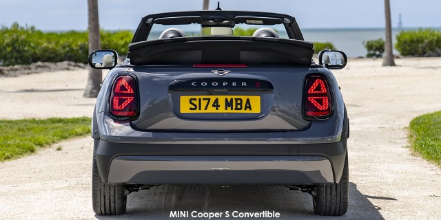 MINI Cooper S Convertible MINI-Cooper-S-Convertible-P90567098-2024.jpg