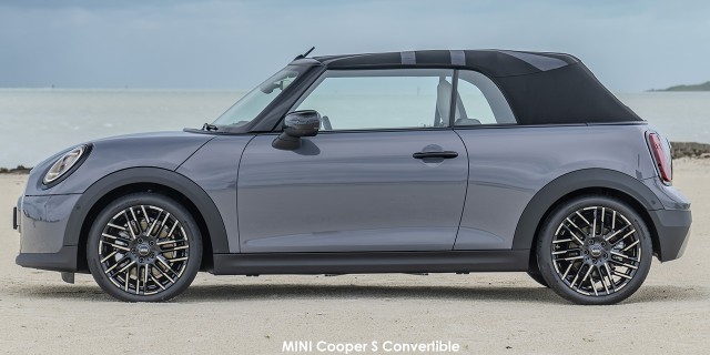 MINI Cooper S Convertible MINI-Cooper-S-Convertible-P90567106-2024.jpg