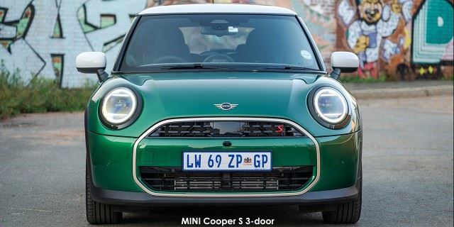 MINI Cooper S 3-door MINI-Cooper-S-P90581918-2024.jpg
