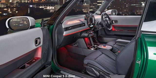 MINI Cooper S 3-door MINI-Cooper-S-P90581941-2024.jpg