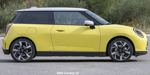 MINI Cooper SE MINI-Cooper-SE-Classic-trim-P90550462-2024.jpg