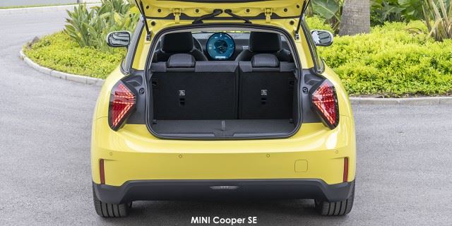 MINI Cooper SE MINI-Cooper-SE-Classic-trim-P90550502-2024.jpg