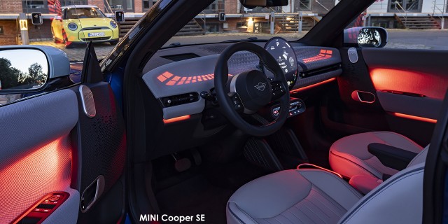 MINI Cooper SE MINI-Cooper-SE-Favoured-trim-P90527328-2024.jpg