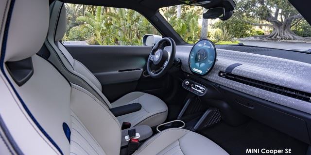 MINI Cooper SE MINI-Cooper-SE-Favoured-trim-P90550367-2024.jpg