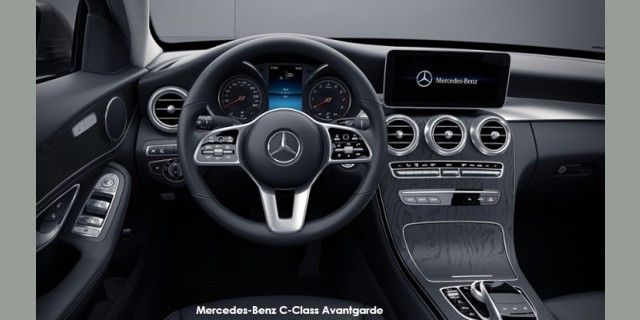 Mercedes-Benz C-Class C200 Avantgarde Mercedes-Benz-C-Class-facelift--Avantgarde--1802-i--De-2.jpg