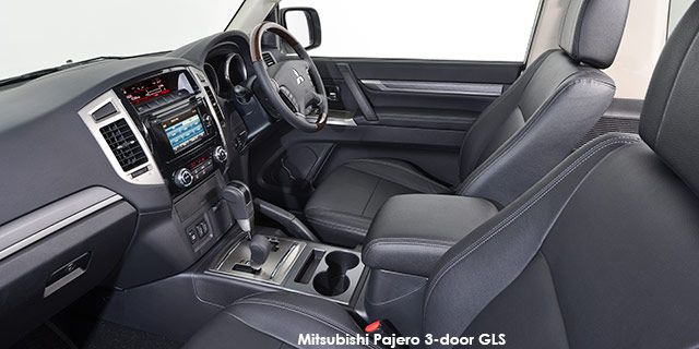 Mitsubishi Pajero 3-door 3.2DI-D GLS MitsPaje3feb1_i.jpg