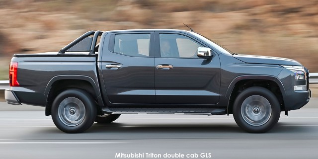 Mitsubishi Triton 2.4DI-D double cab GLS 4x4 auto Mitsubishi-Triton_108-double-cab-GLS-4x4-2024.11.jpg