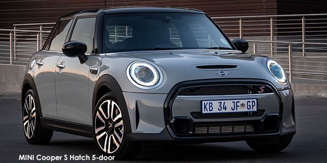 MINI Hatch Cooper S Hatch 5-door P90436227-MINI-5-door-Hatch-Cooper-S--facelift-2--2021.09-za.jpg