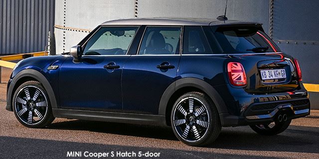 MINI Hatch Cooper S Hatch 5-door P90436255-MINI-5-door-Hatch-Cooper-S--facelift-2--2021.09-za.jpg