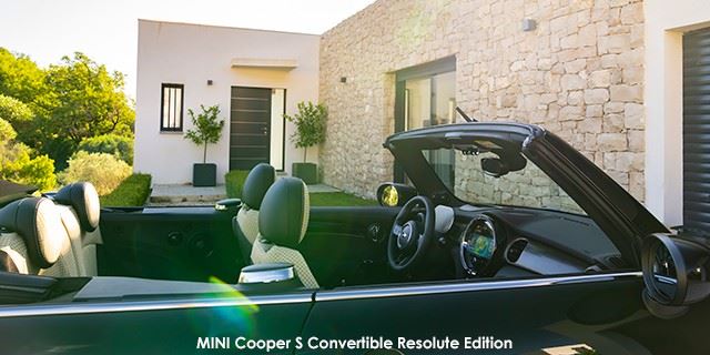 MINI Convertible Cooper S Convertible Resolute Edition P90452324-MINI-Cooper-S-Convertible-Resolute-Edition--2022.jpg