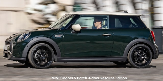 MINI Hatch Cooper S Hatch 3-door Resolute Edition P90452331-MINI-Cooper-S-3-door-Resolute-Edition--2022.jpg