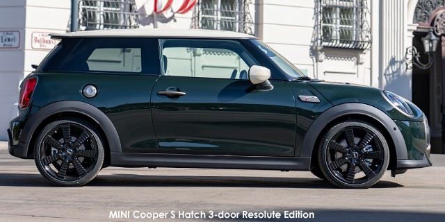 MINI Hatch Cooper S Hatch 3-door Resolute Edition P90452335-MINI-Cooper-S-3-door-Resolute-Edition--2022.jpg