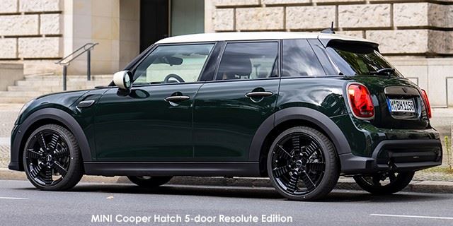 MINI Hatch Cooper S Hatch 5-door Resolute Edition P90454242-MINI-Cooper-5-door-Resolute-Edition--2022.jpg