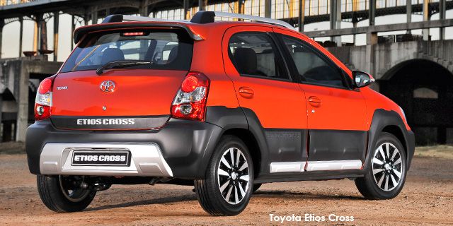 Toyota Etios Cross 1.5 Xs ToyoEtCr1fh1_r.jpg