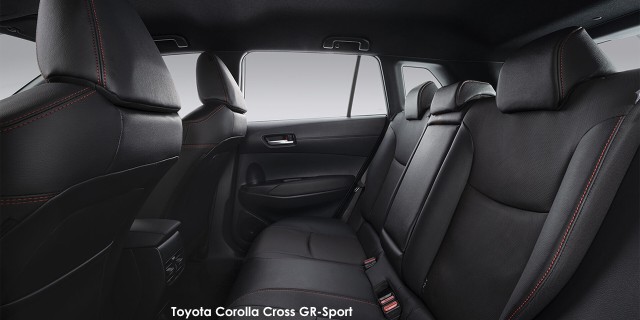 Toyota Corolla Cross 1.8 HEV GR-Sport Toyota-Corolla-Cross-GR-Sport-back-seats-ret-facelift-2025.01.jpg