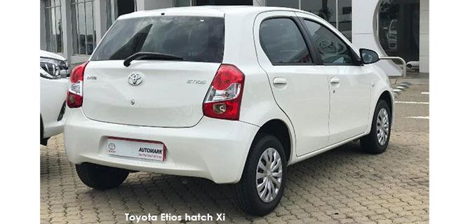 Toyota Etios hatch 1.5 Xi Toyota-Etios-hatch-Xi--2018--r.jpg
