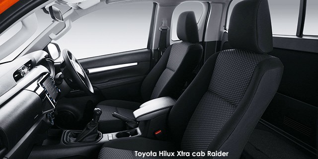 Toyota Hilux 2.4GD-6 Xtra cab Raider Toyota-Hilux-0101020115--2.4-Xtra-cab-Raider-interior-1--2021.jpg