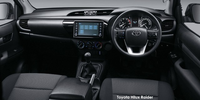 Toyota Hilux 2.4GD-6 double cab Raider manual Toyota-Hilux-Raider-interior-3--2024.06-za.jpg