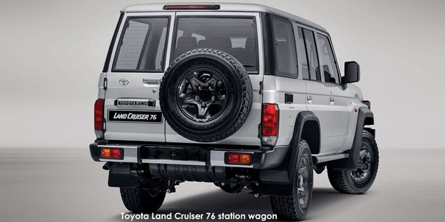 Toyota Land Cruiser 76 4.5D-4D LX V8 station wagon Toyota-Land-Cruiser-76-station-wagon-rear-3-4-turned--2024.02-za.jpg