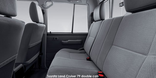 Toyota Land Cruiser 79 4.0 V6 double cab Toyota-Land-Cruiser-79-double-back-seats--2024.02-za.jpg