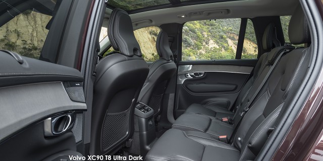 Volvo XC90 B5 AWD Ultra Dark Volvo-XC90-T8-Ultra-Dark-in-South-Africa-(10)-facelift-2-2025.10.jpg